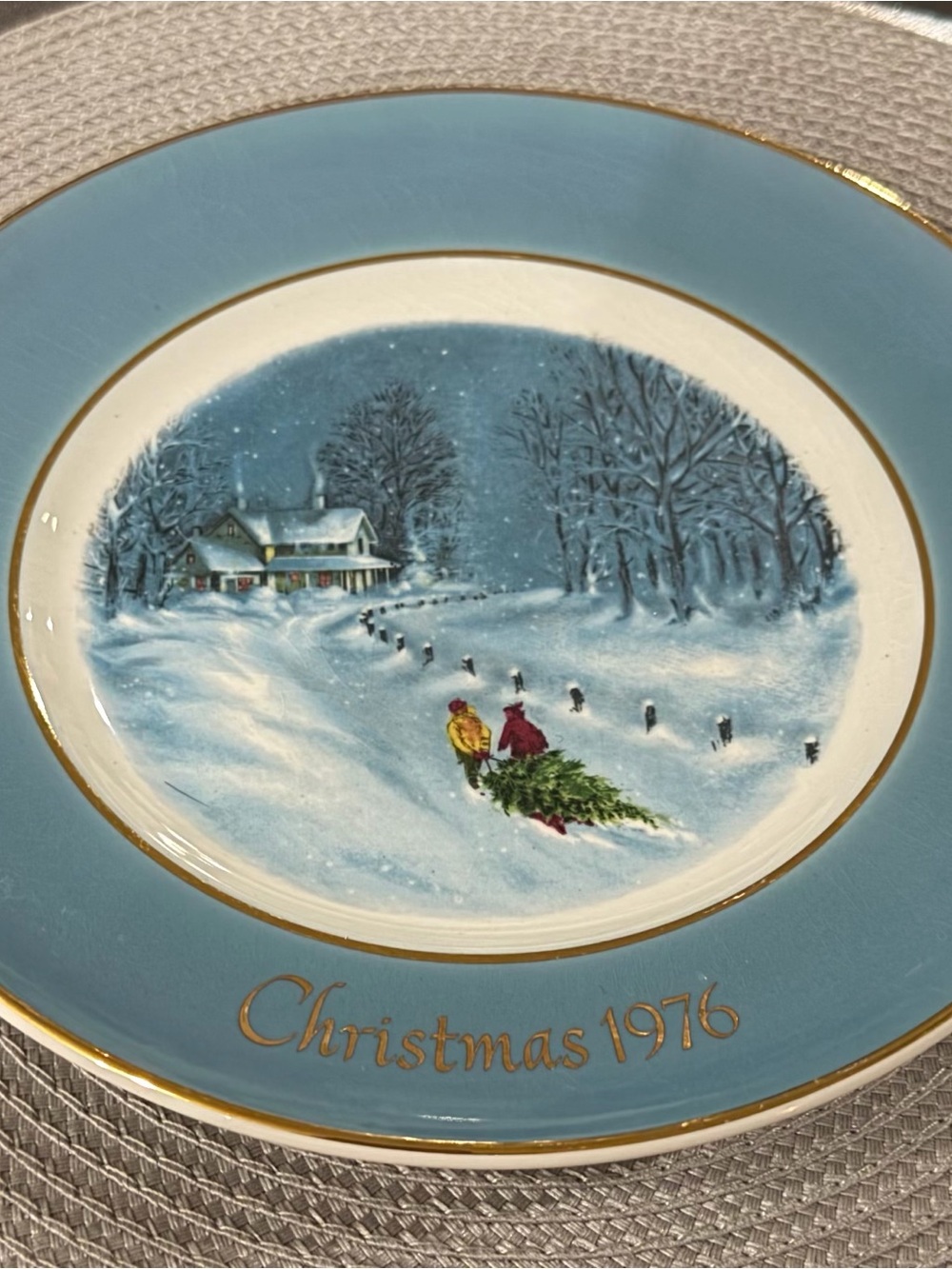Classic Blue 'Christmas 1976' Decorative Holiday Plate